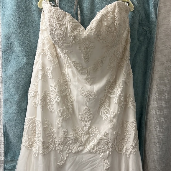 Plus size wedding dress - Picture 5 of 7